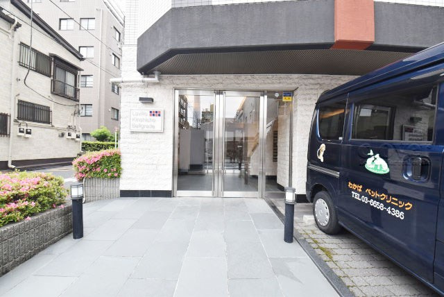 【エントランス】 | Lavilio錦糸町Bellgrade | オートロックを備えた、マンションのエントランス。やはりセキュリティの観点は欠かすことができません。皆様を“安全”に送り出し、出迎えてくれます。～即日のご見学可能～　お問合せはお気軽にどうぞ。
