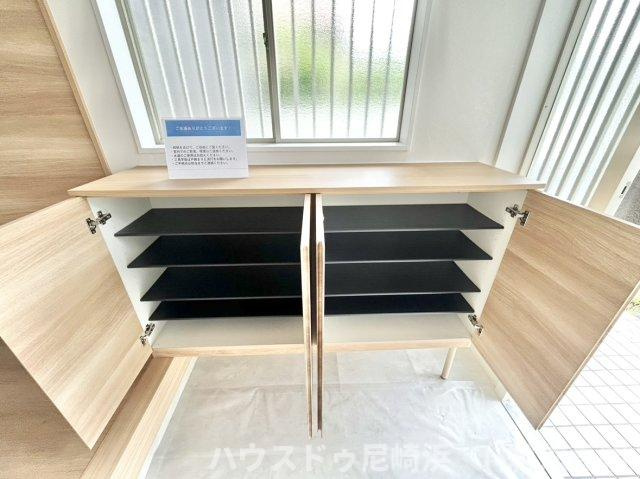 中古戸建　川西市美山台3丁目の収納|大容量のシューズボックス完備で来客時も安心！靴をすっきりと収納でき、玄関が広く清潔に保てます♪
