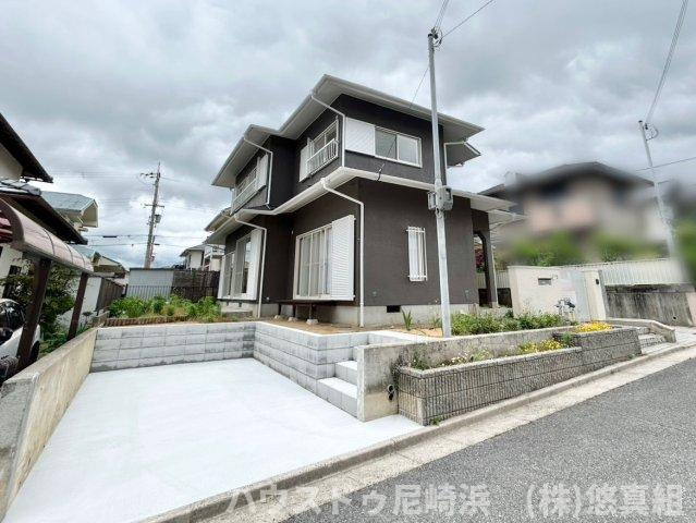 中古戸建　川西市美山台3丁目の外観|全室6帖以上＆各部屋に収納完備！リビング含む全居室が南東向きで、どのお部屋にいても明るく冬も暖か♪
