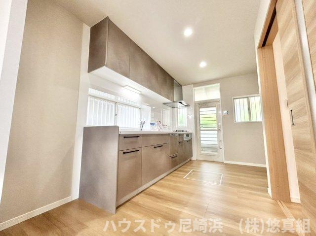 中古戸建　川西市美山台3丁目のキッチン|■使い勝手の良いシステムキッチンには家事ラクを叶える食洗機付き♪収納も兼ね備えています。新調済です♪