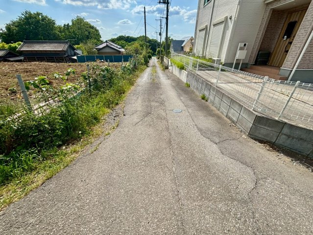 野田市吉春　資材用地　駐車場用地の前面道路含む現地写真|北側の前面道路になります！