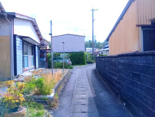 売中古戸建　焼津市田尻北の前面道路含む現地写真|前面道路は幅員2.3ｍです！