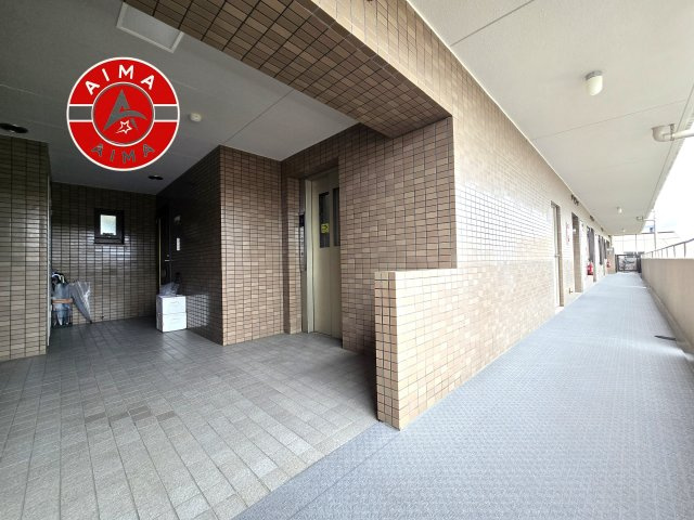 サーパス大博通りのその他共用部分|玄関までの通路です。