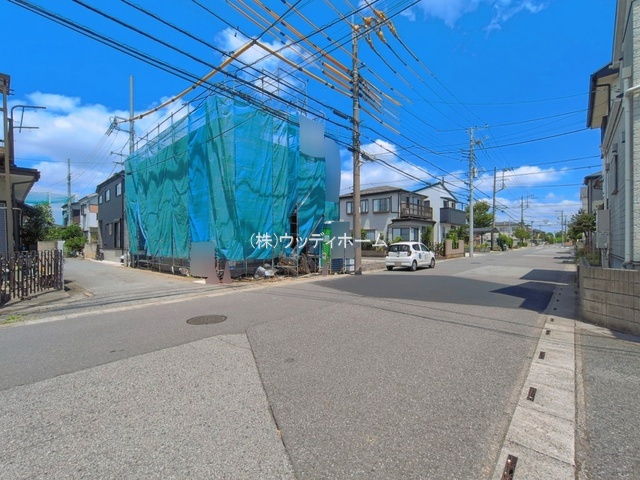 越谷市弥十郎　新築一戸建ての前面道路含む現地写真