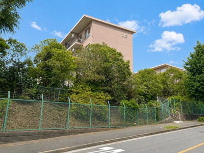 【外観】 | 笹山団地103号棟 | ◆その邸が魅せる、気品・上質・重厚感・極細やかさ、そのすべては訪れた者に安らぎと品性を与える特別な空間です。ここに住むからこそ意味がある。すべての（始まり）をここから迎えます。