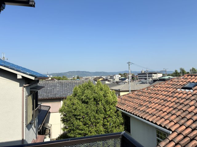西大寺赤田町２丁目の展望|２階バルコニーからは若草山が見えます。