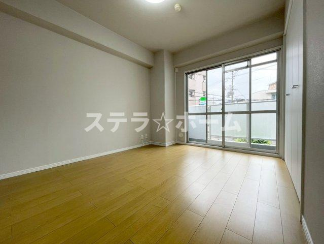 カーサ東淀川の洋室|明るい洋室です
