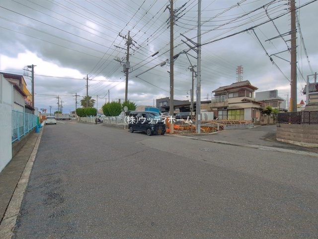 越谷市宮本町10期　新築一戸建ての前面道路含む現地写真