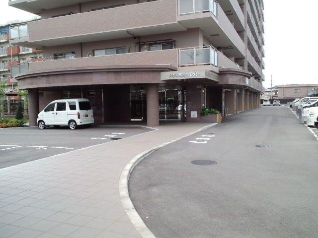 近隣のバス停まで約１分♪土居田駅まで約６分♪中心地へのアクセス良好な立地です♪