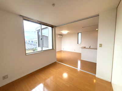 【居間・リビング】 | ユニキューブ芝中 | こちらの居間で趣味の時間をお楽しみください