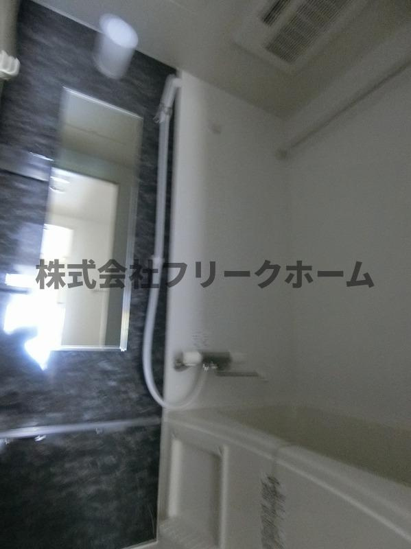 三鷹市下連雀７丁目のアパートの浴室