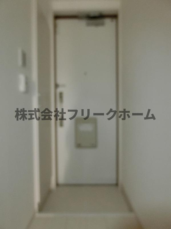 三鷹市下連雀７丁目のアパートの玄関