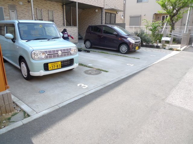 アムール久々田の駐車場|敷地内駐車場です