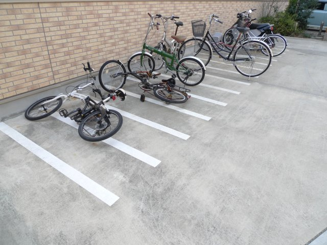 アムール久々田のその他共用部分|自転車置き場です