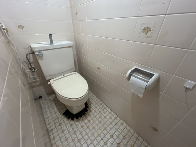 玉津町田中戸建のトイレ