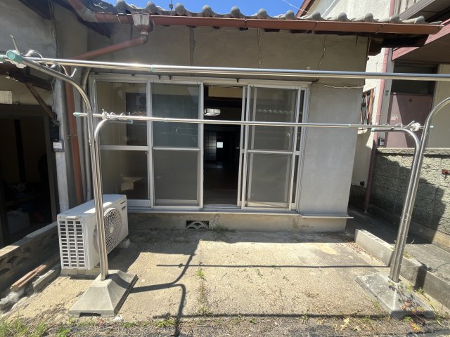玉津町田中戸建の庭