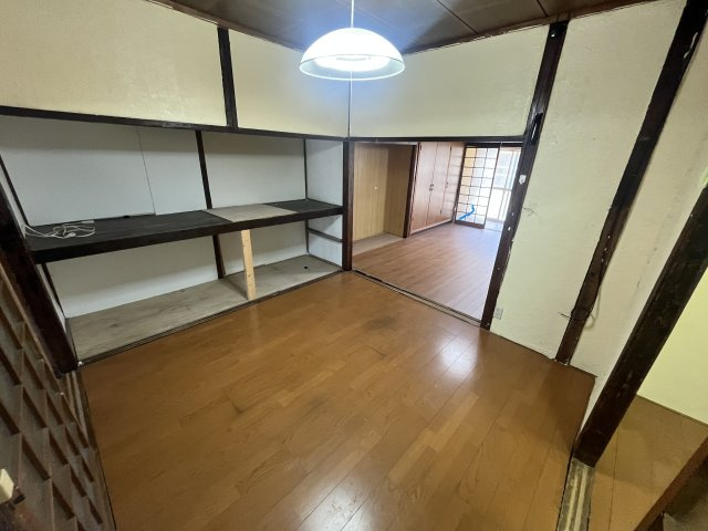 玉津町田中戸建の洋室