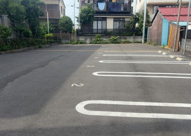 【外観】 | 家を建てる前提で土地を探している場合、地盤の丈夫さは譲れない条件の一つです。地盤が脆弱だと追加工事が必要となります。また、過去に地盤沈下や液状化現象を起こした土地は、できるだけ避けた方がいいでしょう。