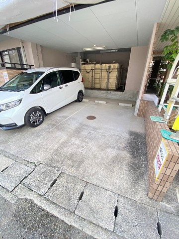 Vコートの駐車場
