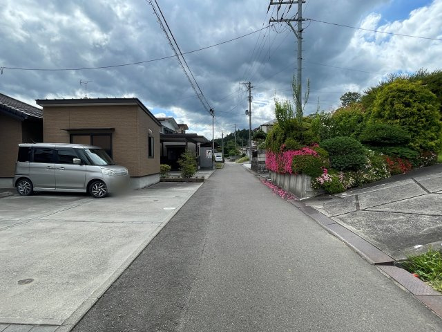 【建築条件付き売地】　二本松市松岡の前面道路含む現地写真