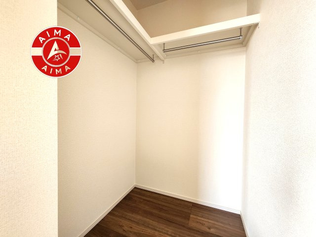 筑紫野市むさしヶ丘3丁目第1-2棟（1号棟）の収納|洋服や大きな荷物が多い方や人数の多いご家族などは、一般的なクローゼットよりもウォークインクローゼットのほうが使い勝手が良いです。