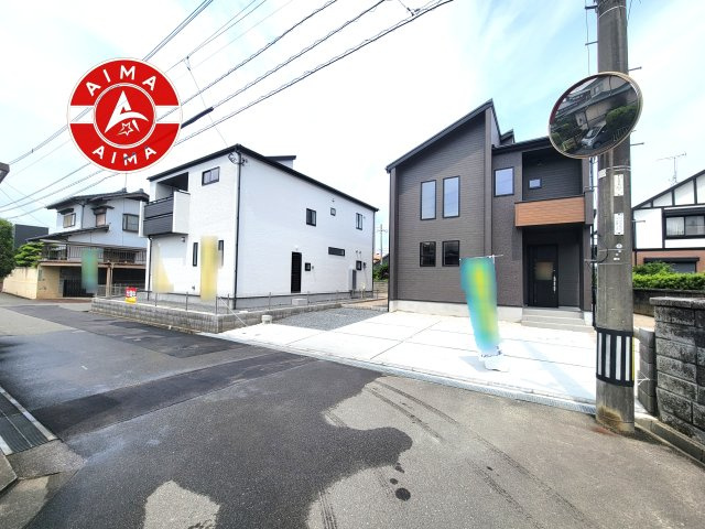 筑紫野市むさしヶ丘3丁目第1-2棟（1号棟）の外観|前面道路含む現地の写真です。