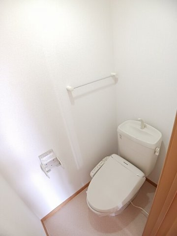 【トイレ】 | ジョイリバーⅢ | 清潔感のあるトイレです