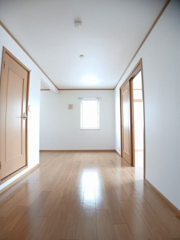 【居間・リビング】 | ジョイリバーⅢ | こちらの居間で趣味の時間をお楽しみください