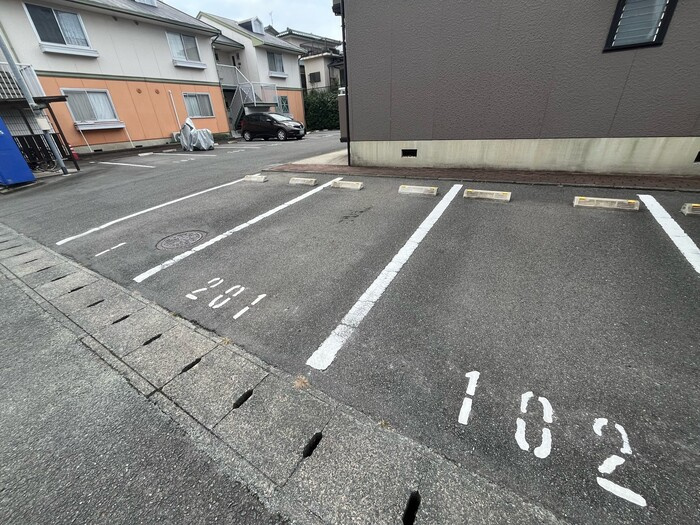 レジデンス２１ＴＨ　A棟の駐車場