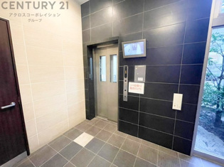 阪急伊丹線「阪急伊丹駅」へ徒歩4分以内、JR宝塚線「JR伊丹駅」へも徒歩8〜10分でアクセスできます。