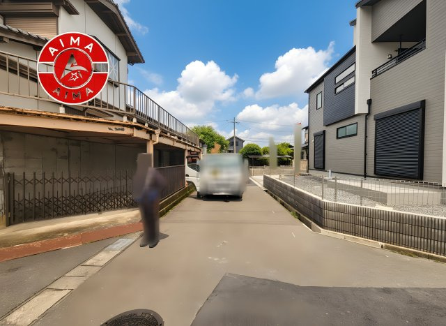 筑紫野市むさしヶ丘3丁目第1-2棟（2号棟）の前面道路含む現地写真|前面道路は閑静な住宅地をはしる車通りの少ない道路。お車の出し入れが苦手なママや小さなお子様にも安心ですね。しっかり舗装もされているので、ベビーカーや自転車で通っても快適に通行できます。前面道路です。