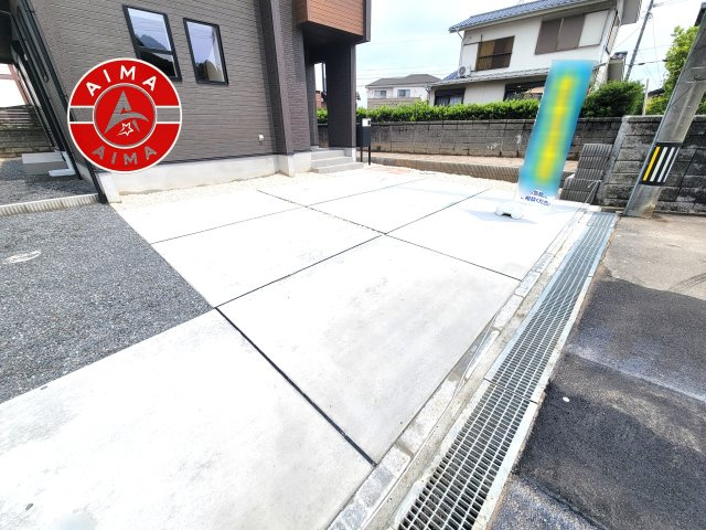 筑紫野市むさしヶ丘3丁目第1-2棟（2号棟）の外観|広々した駐車場になります。