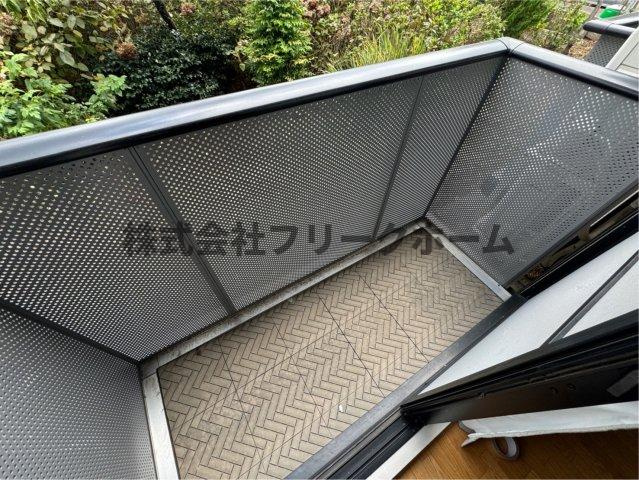 武蔵野市吉祥寺南町４丁目のアパートのバルコニー