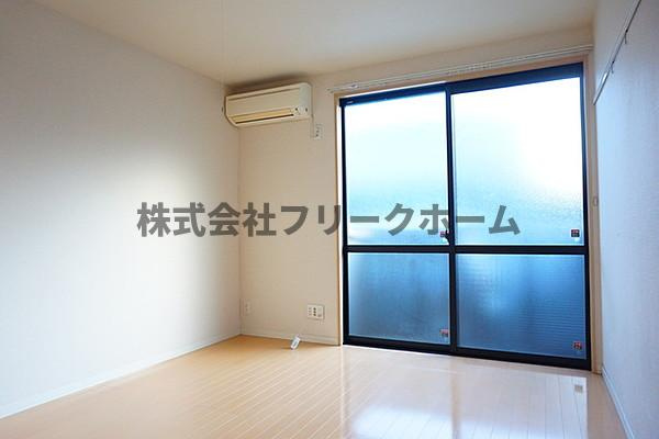 武蔵野市吉祥寺南町４丁目のアパートの居間・リビング