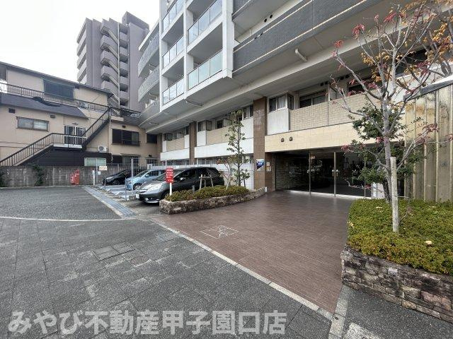 セレニテ甲子園Ⅰのエントランス