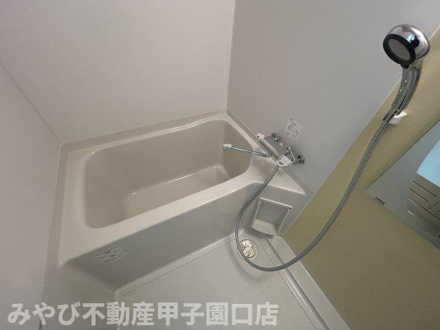 セレニテ甲子園Ⅰの浴室