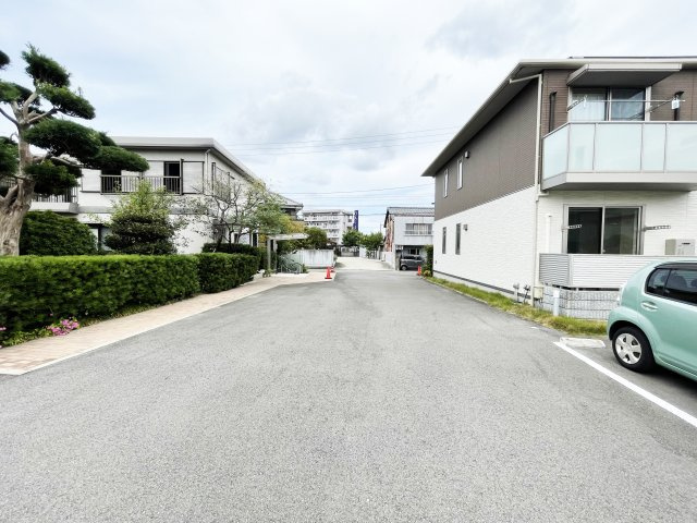 シャーメゾン中島田の駐車場