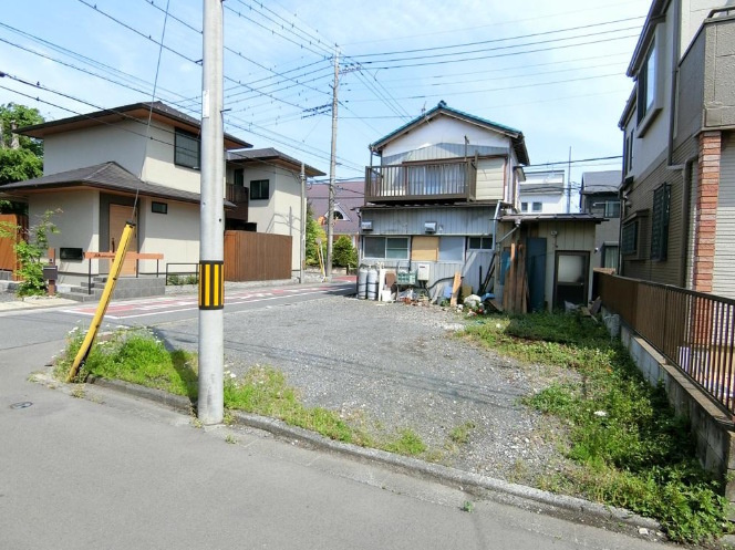 敷地面積45坪　売地　川越市月吉町の前面道路含む現地写真|三方角地！北側：約6.7ｍ市道1069号、西側：約4.5ｍ市道18号、南側：約4.0ｍ市所有の位置指定道路