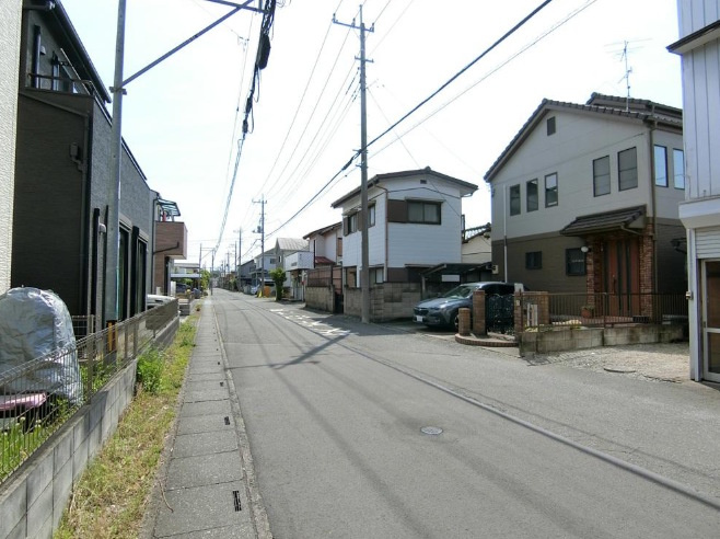 敷地面積45坪　売地　川越市月吉町の周辺|北側約6.7ｍに約8.2ｍ接道、西側約4.5ｍに約16.3ｍ接道、南側約4.0ｍに約9.0ｍ接道。
接道幅が広く使い勝手も良いです♪