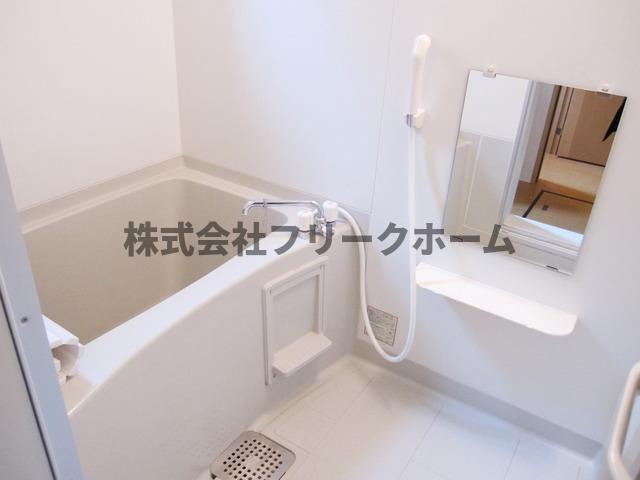 武蔵野市吉祥寺本町３丁目のアパートの浴室