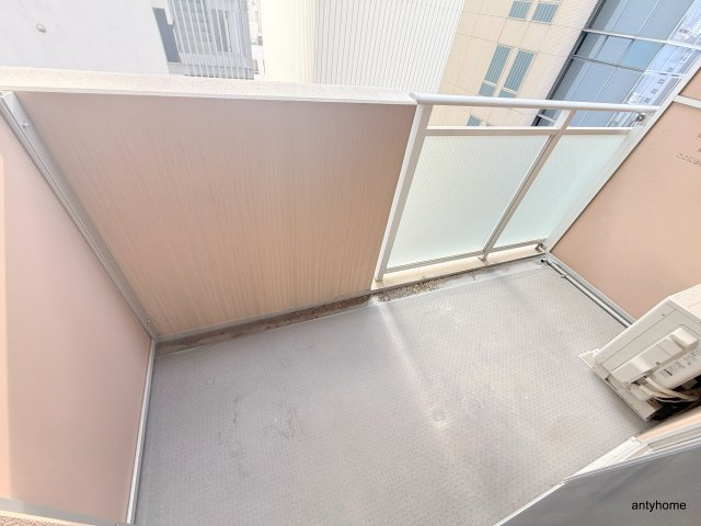 クロスレジデンス大阪新町　仲介手数料無料のバルコニー