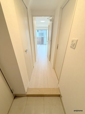 クロスレジデンス大阪新町　仲介手数料無料の玄関