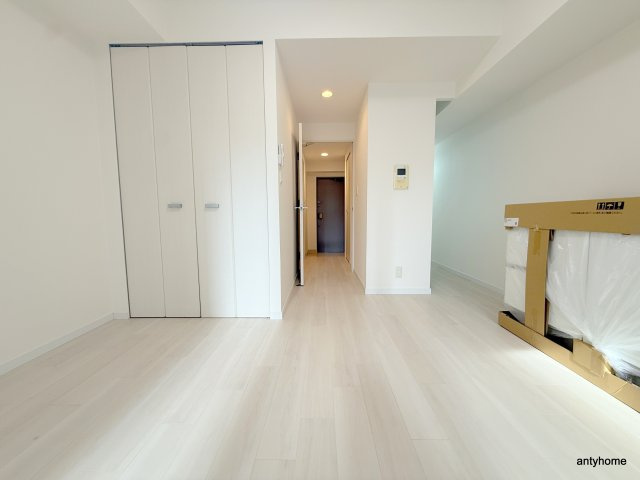 クロスレジデンス大阪新町　仲介手数料無料の居間・リビング