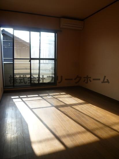 吉祥寺ガーデンの居間・リビング