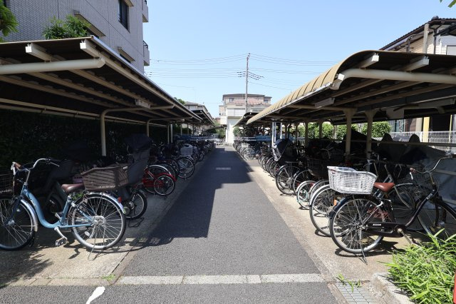 コスモ大宮ロイヤルフォルムの駐輪場