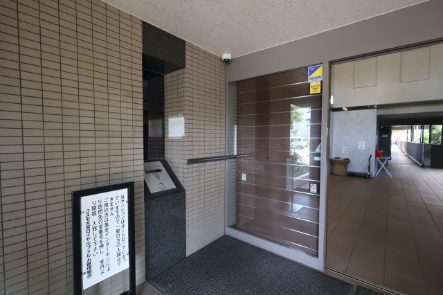 コスモ大宮ロイヤルフォルムのエントランス