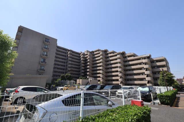 コスモ大宮ロイヤルフォルムの外観