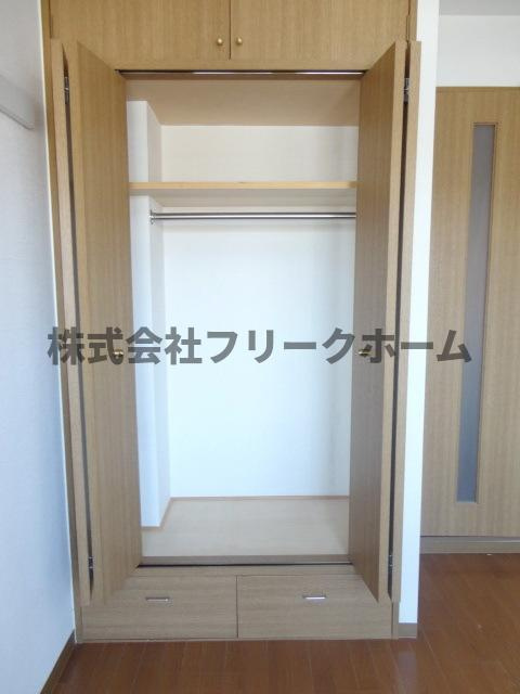 三鷹市上連雀５丁目の賃貸マンションの収納