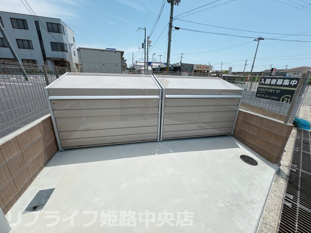 ハイムレトア飾東Bのその他共用部分|敷地内に大型のゴミBOXあり
