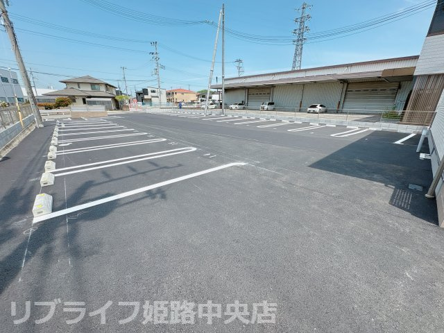 ハイムレトア飾東Bの駐車場|２台目駐車場あり（台数限定）